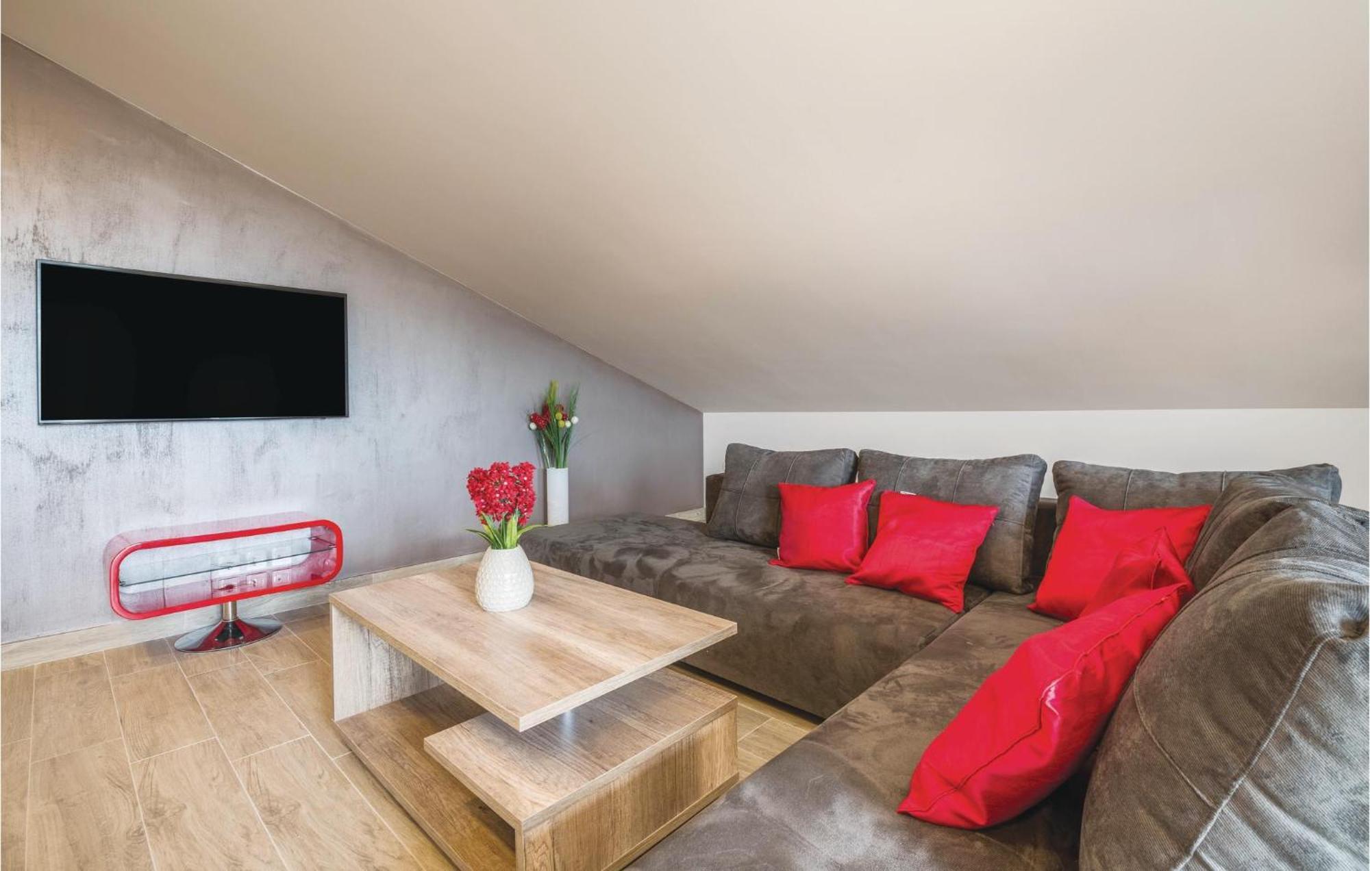 Stunning Apartment In Pjescana Uvala With Wifi Екстер'єр фото