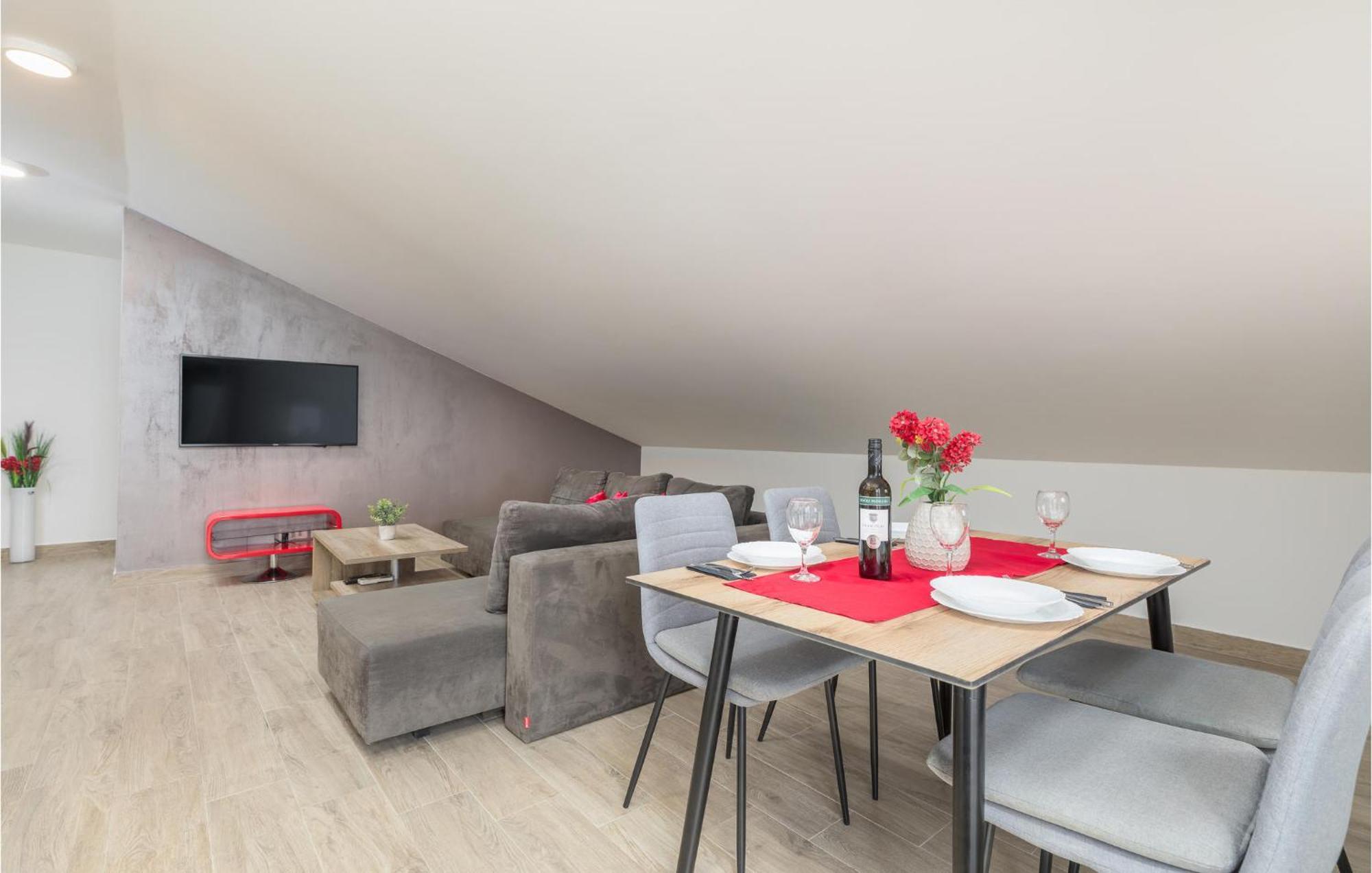 Stunning Apartment In Pjescana Uvala With Wifi Екстер'єр фото