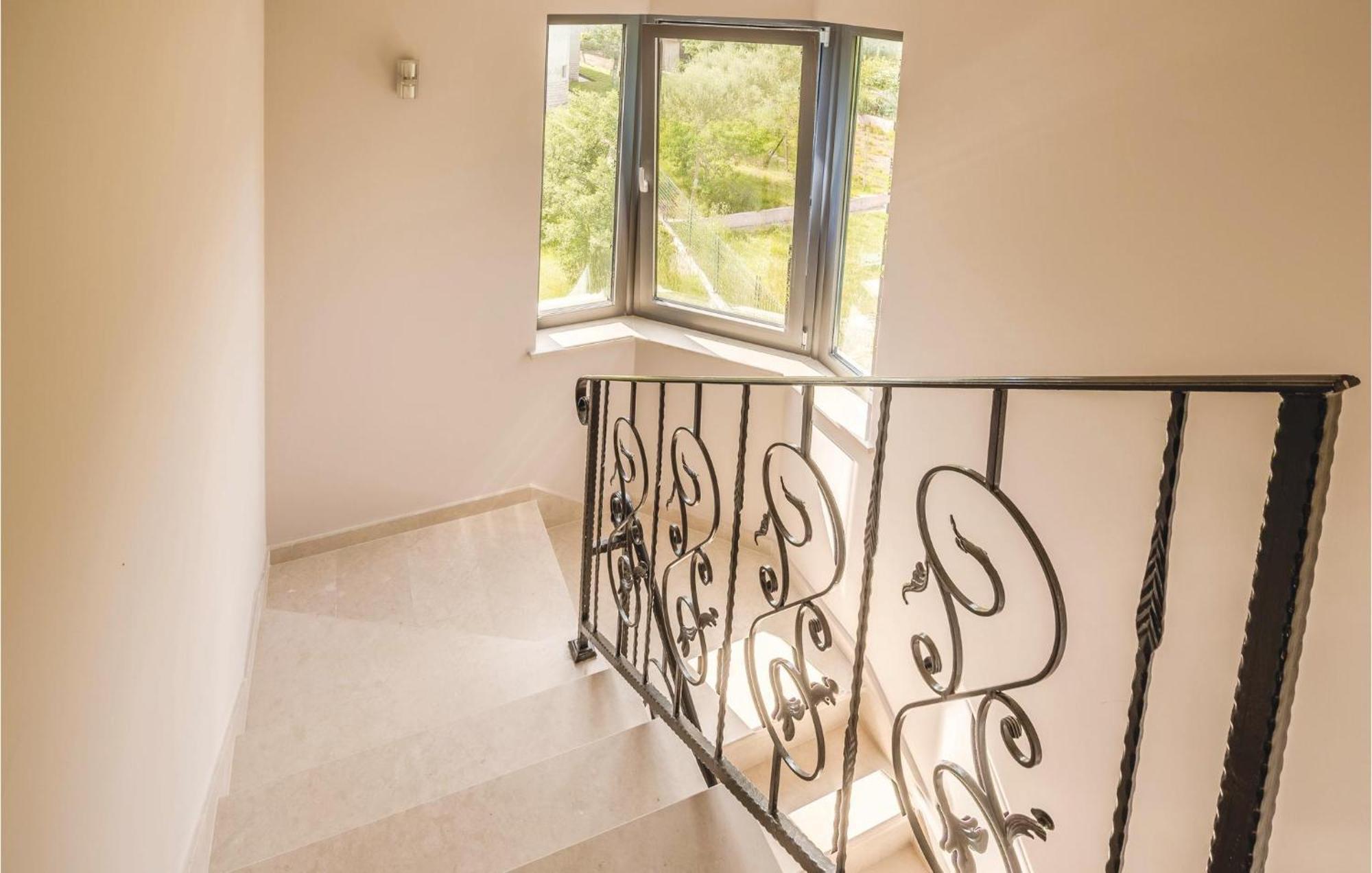 Stunning Apartment In Pjescana Uvala With Wifi Екстер'єр фото